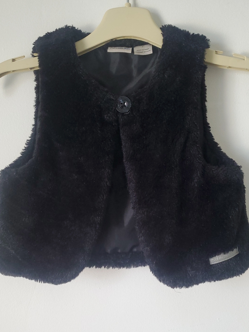 Calvin Klein Jeans Girls Size 7T Black Faux Fur Sleeveless Vest Pre-Owned in GUC